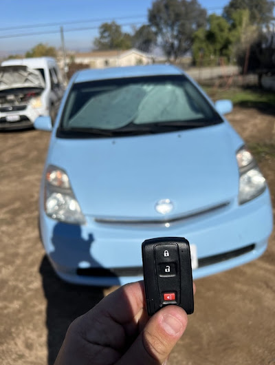 Questions to ask a locksmith before hiring them for key replacement services